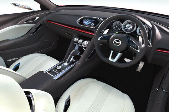 Attraktives Innenleben: das sportlich-elegant gestylte Cockpit des Mazda Takeri. (Mazda)