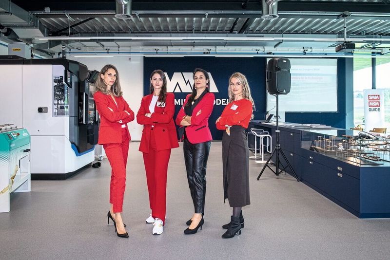 L'équipe du MSM et des organisatrices de ce premier Congrès dans le showroom de Willemin-Macodel. Respectivement de gauche à droite Margaux Pontieu, Aleksandra Djordjevic, Marina Hofstetter et Abetare Yaves.  (Thomas Entzeroth)