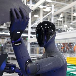Figure 03 in action: Thanks to tactile sensors and cameras in its hands, the robot sequences delivered components for assembly.(Image: BMW)