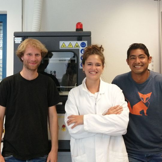 Das Projektteam (von links): Hans-Konrad Weber, Caterina Bellatreccia (Gaststudierende von der Universita di Bologna), Dr. Jonathan Florez-Montano. Das Projektteam (von links): Hans-Konrad Weber, Caterina Bellatreccia (Gaststudierende von der Universita di Bologna), Dr. Jonathan Florez-Montano.