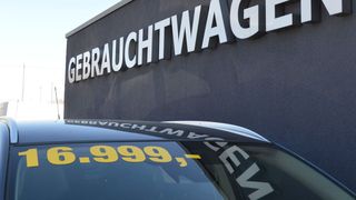 Neue Plattform für B2B-Auktionen: Der Online-Gebrauchtwagenmarkplatz „Deine Autobörse“ bietet Händlern jetzt die Möglichkeit, Bestandsfahrzeuge per Auktion an andere Händler zu vermarkten. (Achter/»kfz-betrieb«)