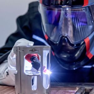 Verschiedene Features wie die Hochfrequenz-Zündung mit Touchfunktion und der kleine Brenner, der optional erhältlich ist, machen das manuelle Schweißen laut Fronius wesentlihc komfortabler - auch bei schwer zugänglichen Bauteilsektionen.