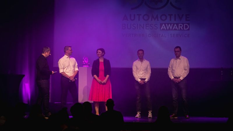 Schilderten ihre Eindrücke von der Juryrundreise (v.l): Martin Achter (»kfz-betrieb« ), Dirk Walter, Anja Munteanu (Mobile.de), Sebastian Schabbehard, Stephan Jackowski (BDK). (Bild: Stefan Bausewein)