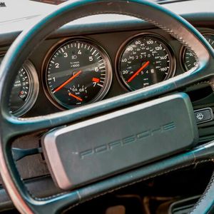 Gerade einmal 23.700 Meilen, gut 38.000 km ist der 911 erst gelaufen. (Bild:  Kickdown)