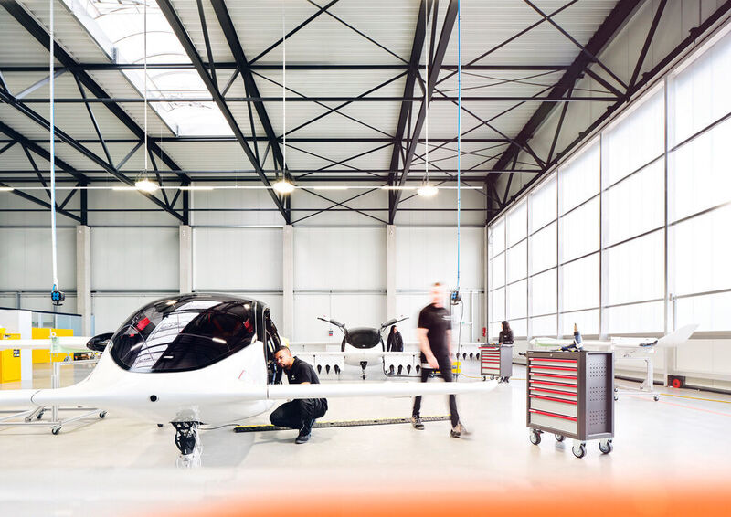 Zeitgleich hat Lilium das erste Werk für die Produktion fertiggestellt. Auf 3000 m² sollen hier vollständig montierte Flugzeuge hergestellt werden.  (Lilium)