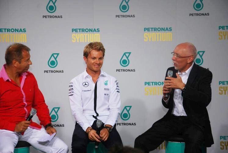 RTL-Formel 1-Experte Kai Ebel (li.) moderierte die Pressekonferenz mit Nico Rosberg und Eric Holthusen. (Foto: Wenz)