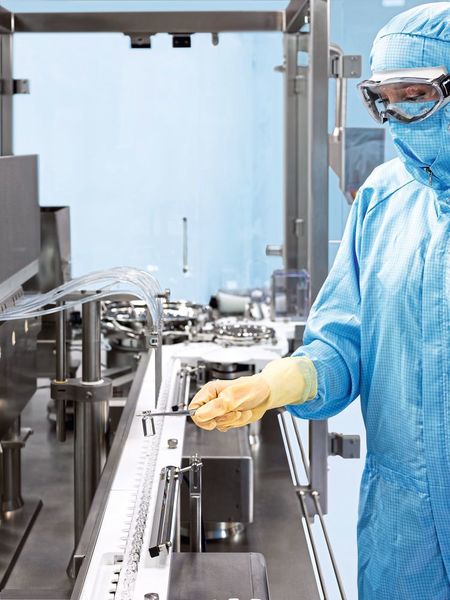 Die ALF 5000, eine Füll- und Verschließmaschine für Ampullen und Vials, ist Basis für ein  Linienkonzept zur Abfüllung hochaktiver Wirkstoffe. Das Projekt wickelt Bosch Packaging im Kundenauftrag ab. (Bosch Packaging)
