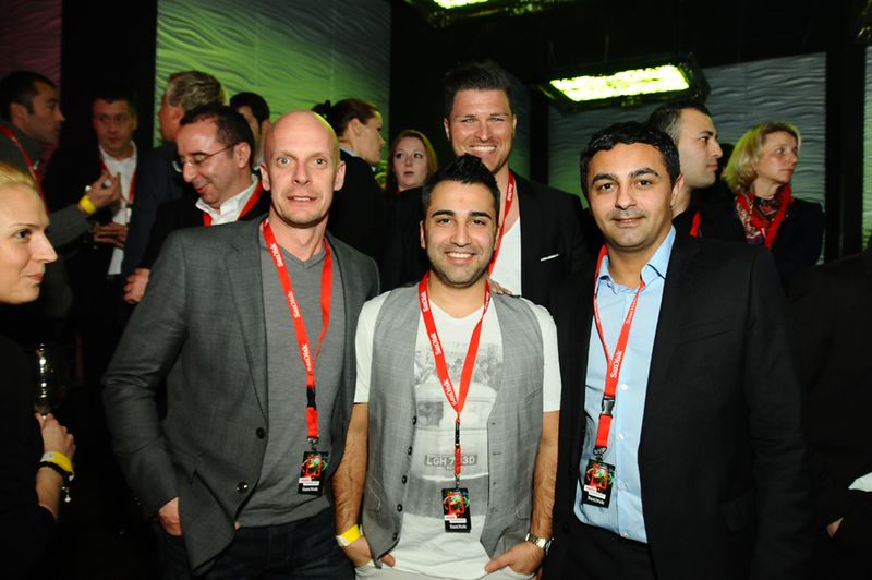BAB-Team waren einer der Sponsoren des Abends (v.l.): Olaf Biemelt, Andreas Bajohr und Murat Arpaci mit Giuseppe Rizzo (Software Partner) (IT-BUSINESS)