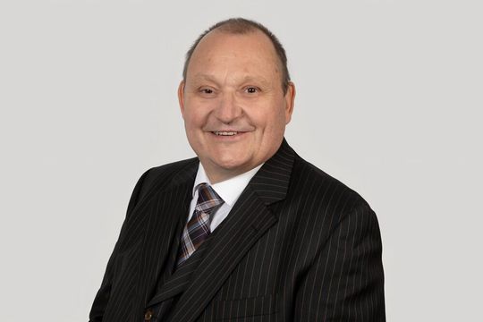Florian Loch kennt sich mit Kunststoffen schon lange aus. Der CEO der Teku GmbH Fluorkunststoffe ist nun der neue Präsident des GKV. Erfahren Sie hier mehr über ihn ...(Bild:  GKV)