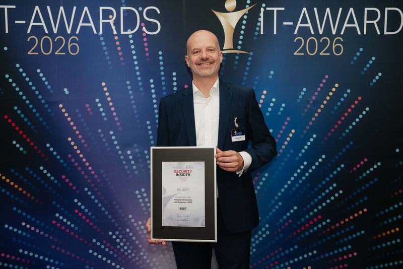 Peter Neumeier von ESET freut sich über den Silber-Award. (Bild:  Manuel Emme Fotografie)