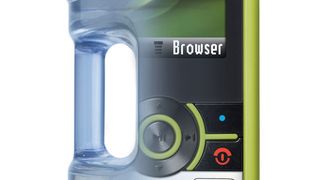 MOTO W233 Renew, ein Handy von Motorola, in dem der Recycling-Kunststoff Lexan EXL von SABIC Innovative Plastics verwendet wird.  (Bild: SABIC)