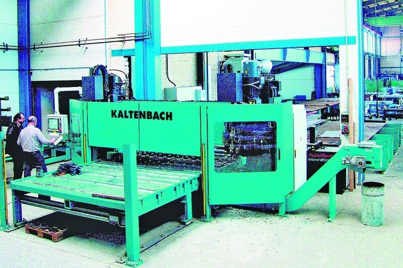 Das Bearbeitungszentrum KF 2512 ermöglicht die Fertigung von zwei Teilen in einem einzigen Bohr-Brenn-Vorgang.  Bilder: Kaltenbach (Archiv: Vogel Business Media)