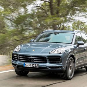 Die elektronische Fahrwerksregelung ist serienmäßig enthalten.(Bild:  Porsche)