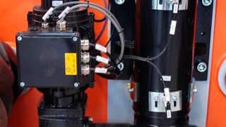 Jedes der Spindelhubelemente im Kuka Omnimove kann eine dynamische Last von bis zu 100 kN aufnehmen. (Columbus McKinnon)