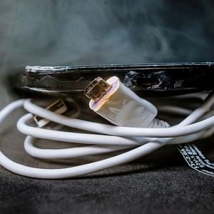 Das sind Ihre Highlights 2021 aus der Elektrotechnik (©Kajanan - stock.adobe.com)