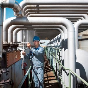 Veltec positioniert sich als mittelständischer Dienstleister in den Prozessindustrien. Besonders stark ist das Unternehmen bereits in den Bereichen Turnarounds, Revisionen und On-Site-Services. Als Grundlage für eine weitere Marktdurchdringung soll der Bereich Automation weiter ausgebaut werden.