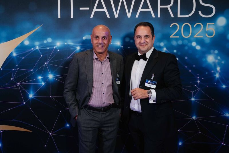 Ibrahim Abu Wishah und Reza Ghafouri von Thales präsentieren sich guter Dinge.  (Bild: Manuel Emme Fotografie)