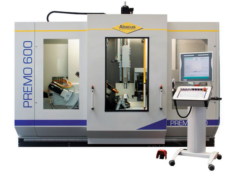Bild 1: Die Drückmaschine Premo 600, bei der die Hauptspindel in die Vertikale gedreht ist, arbeitet nicht gegen die Schwerkraft, sondern nutzt sie. (Bild: Abacus Maschinenbau)