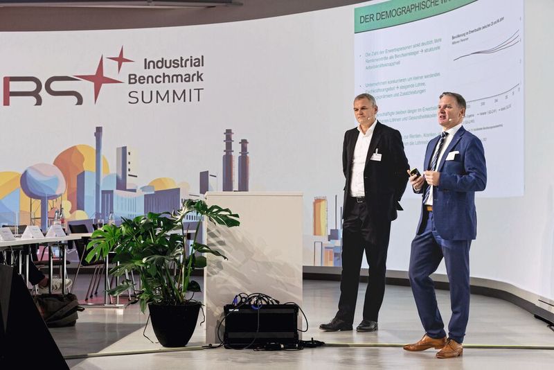 Dr. Alexander Bourzutschky und Alexander von Chrzanowski von Rödl & Partner beantworteten Fragen rund um die rechtliche Optimierung von Lohnkosten.  (Bild: Stefan Bausewein)