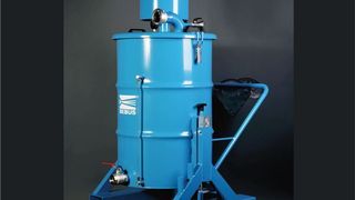 Dank seiner ölfesten Rollen ist der Sauger leicht manövrierbar.  Bild: Debus (Archiv: Vogel Business Media)