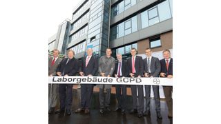Feierliche Eröffnung des neuen Laborgebäudes (v.r.): Prof. Dr. Busch BHC-Forschungsvorstand, Dr. Fleßner, Dr. Jelich Standortleiter Bayer Wuppertal, Staatssekretär Dr. Horzetzky, Oberbürgermeister Jung, Dr. Henck, Dr. Ohm, Dr. Queckenberg (Bild: Bayer Healthcare AG)