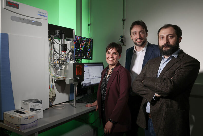 Laura Capolupo, Gioele La Manno, and Giovanni D'Angelo have determined for the first time that one of the internal factors to determining a cell’s fate is its production of lipids — fat molecules. (Alain Herzog (EPFL))