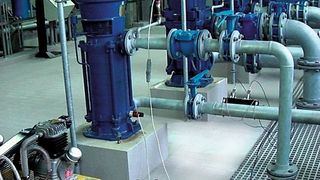 Volumenstrommessung während des Pump-Audits im Wasserwerk Templin.  (Bild: Grundfos)