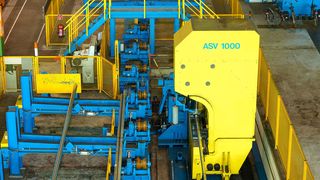 Bei einer neuen, patentierten Großteil-Richtanlage erreicht MAE Götzen durch einen drehzahlvariablen Pumpenantrieb von Rexroth Energieeinsparungen von bis zu 80 % und eine deutlich vereinfachte Hydraulikkonstruktion. (Bild: MAE Götzen)