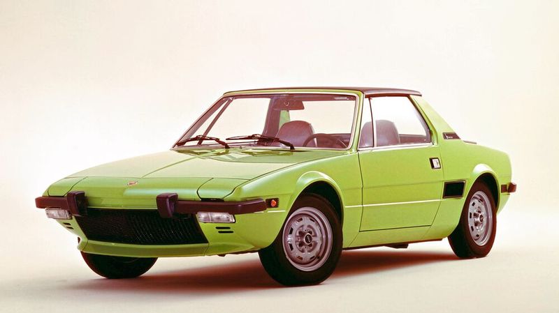 Der Fiat X1/9 wurde nicht nur von Bertone designt, sondern ab 1972 außerdem von Bertone gebaut. (Bild: Fiat)