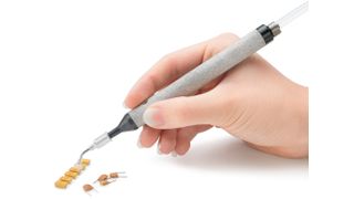 Der Anwender kann mit dem Zeigefinger die Intensität der Saugluft steuern und so bequem kleinste Schrauben, Kugeln, Federn oder Scheiben aufnehmen und absetzen. (Bild: Sommer Technik)