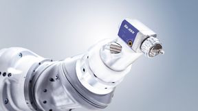 Die Roboter der X6-Generation von b+m ermöglichen eine sehr hohe Lackierqualität und sind zudem besonders kompakt und wartungsfreundlich aufgebaut. (Bild: Beckhoff )