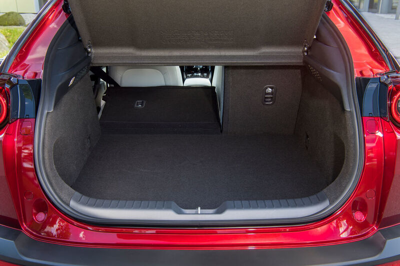 Der 366 bis 1.171 Liter fassende Kofferraum ist für den Autoalltag ausreichend groß. (Mazda)