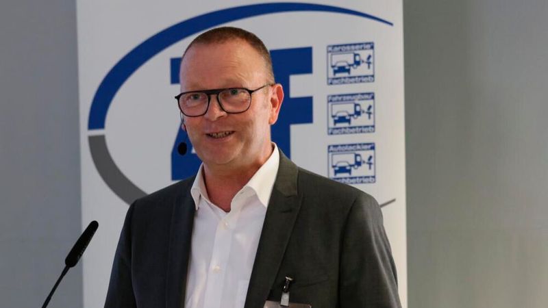 Guido Kutschera, Geschäftsführer Dekra Automobil GmbH, erläuterte, das sein Unternehmen den Lausitzring zum Technologie-Standort für das Autonome Fahren entwickeln will. (Bild: Klasing)
