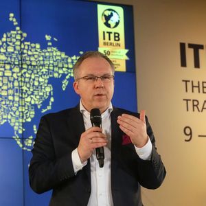 „Drei bis vier Prozent der Weltbevölkerung werden in den nächsten zehn Jahren medizinisch motivierte Reisen und damit zusammenhängende Behandlungen unternehmen“, prognostiziert David Ruetz, Head der Tourismusmesse ITB Berlin.