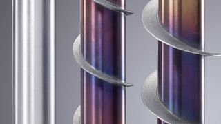 Trumpf bietet jetzt laserbasierte 3D-Drucksysteme an. Bei einem davon, dem LMD-Verfahren (Laser Metal Deposition), erzeugt der Laser ein Schmelzbad auf der Oberfläche eines Bauteils und schmilzt das zeitgleich eingebrachte Pulver entsprechend der gewünschten Form auf. (Bild: Trumpf)