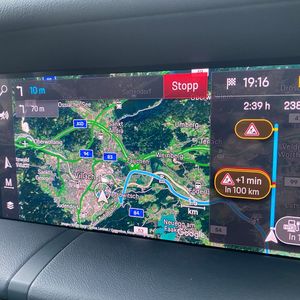 Weil die Ladegeschwindigkeit mit zunehmenden Akku-Ladestand sinkt, haben wir entschieden, mehrere kurze Ladestopps einzulegen.(Bild:  Benjamin Bessinger/SP-X)