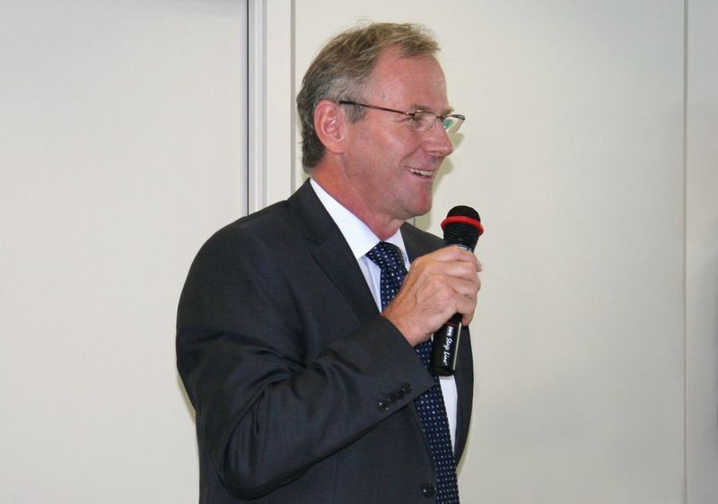 Die Novotechnik-Geschäftsführung bedankt sich bei den Mitarbeitern: Torsten Wegner (a), Ernst Halder (b) und Horst Siedle (c) (Archiv: Vogel Business Media)
