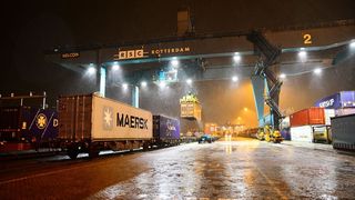 Der erste direkte Zug verlässt den Rotterdamer Hafen auf dem Weg nach Xi'an, einer Provinz in China. (Maersk/Danny Cornelissen)