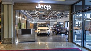 So präsentiert sich das neue, CI-gerechte Fahrzeugangebot im Inneren der Mall. (Bild: Dieter Rebmann)