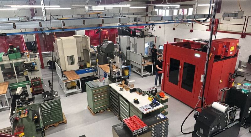 Seit Oktober 2024 steht in der Fertigungshalle des Schweizer Lohnfertigers Leiko eine vollautomatisierte Kern Micro Vario. (Bild: Kern Microtechnik GmbH)