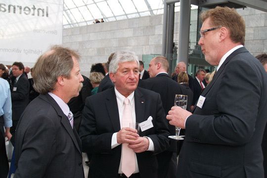 Was bringt die AMI: Rolf Kübler (AAI, Mitte) und Rudolf F. Wohlfarth, Emil Frey Gruppe (re.). (Archiv: Vogel Business Media)