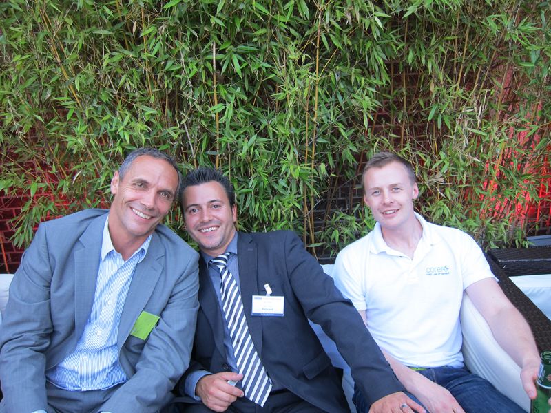 (v. l.) Adrian Bisaz, Corero Network Security, Michael Poloczek, Salescompany, und Peter Cutler, Corero Network Security (Bild: IT-BUSINESS)