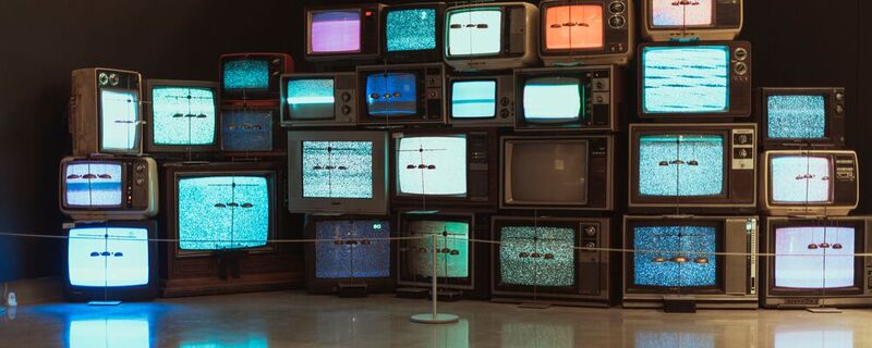Glotz-Klotz: Manfred von Ardenne hatte 1931 den ersten vollelektronischen Fernseher entwickelt. Heute hat die damals verwendete Bildröhrentechnik längst ausgedient. Seit rund 20 Jahren herrschen Flachfernseher vor, die heute zum Beispiel OLED- oder LED-Mattscheiben verwenden.