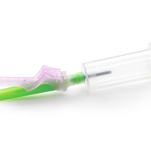 Abb. 2: Die Aktivierung des Sicherheitsmechanismus muss mit einer Hand erfolgen.