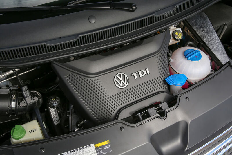 Der neue Multivan fährt mit einer neu entwickelten 2,0-l-TDI-Motorengeneration. Den Turbodiesel gibt es in vier Leistungen von 62 kW/84 PS bis 150 kW/204 PS. Er erfüllt vollumfänglich die EU6-Abgasnorm. Ebenso wird ein 2,0-l-Benzinmotor mit 110 kW/150 PS und 150 kW/204 PS angeboten. Optional gibt es die Doppelkupplungs-Automatik „7-Gang-DSG“ (Volkswagen)