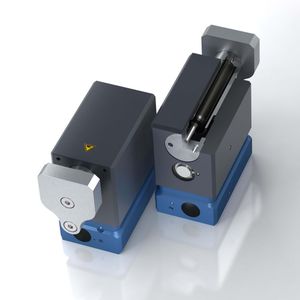 Bei pneumatisch wie bei elektrisch arbeitenden Palettenstoppern werden Typen mit integrierten Kleinstoßdämpfern angeoten. Mit deren Unterstützung kann man im Vergleich zur rein pneumatischen Variante bis zu vier Mal höhere Massen abbremsen – bei gleicher Baugröße.