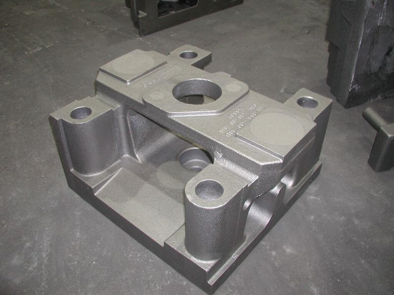 Bewegliche Aufspannplatte, Abmessungen 990 mm x 910 mm x 515 mm, Stückgewicht 940 kg, Werkstoff: EN-GJS-400-18U nach DIN EN 1563. (Bild: Meuselwitz-Guss)