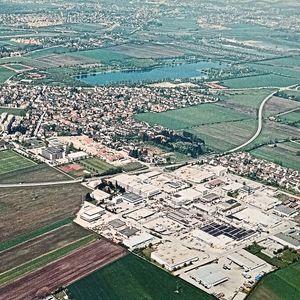 1985 wurde mit der Lacon Electronic ein Elektronikdienstleister gegründet, der jetzt als Incap Electronics Germany zu den großen EMS-Anbietern in Europa zählt. Das Bild zeigt das Industriegebiet Karlsfeld in den achtziger Jahren, in dem Incap bis heute produziert.(Bild:  Incap)