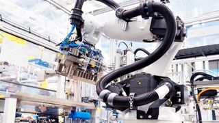 Experten bei Bosch schätzen, dass das Unternehmen mit dem neuen Geschäftsfeld „Fabrikausrüstung zur Batterieherstellung“ ab 2025 rund 250 Millionen Euro umsetzen kann. (Bosch)