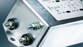 Die neue FMBB NEO-Filter-Serie setzt sich zusammen aus drei unterschiedlichen kompakten 2-Stufen-Filter-Designs.  (Bild: Schurter)